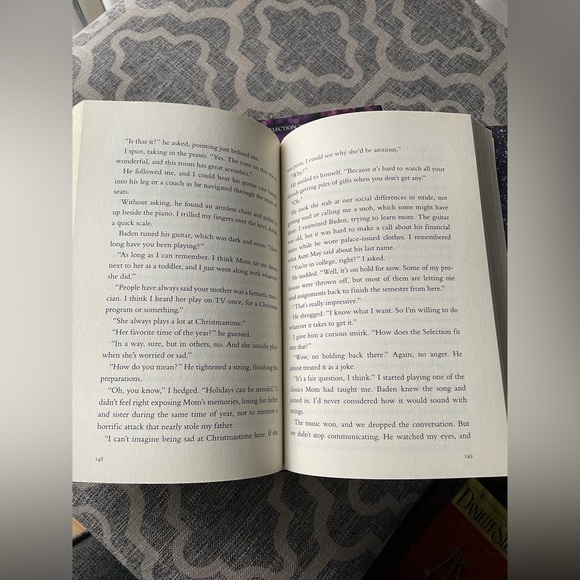 {The Crown & The Heir} by Kiera Cass - 2 book bundle (hardcover) - Picture 3 of 5